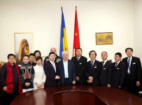 1、烏克蘭首任總統(tǒng)、武裝部隊總司令親切接見中國文化藝術(shù)·商務(wù)之旅代表團.jpg
