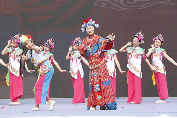 江岸區(qū)舉行“十大校園活動”品牌創(chuàng)建研討會暨武漢市育才實驗小學(xué)智慧文化節(jié)