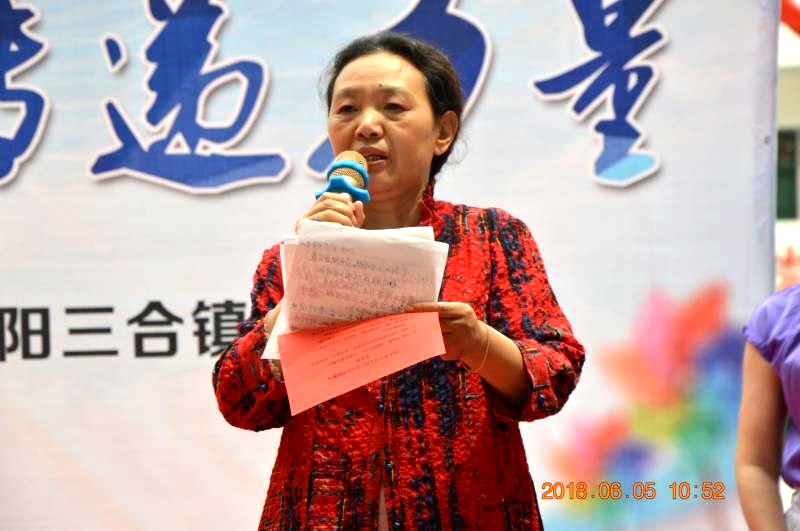 善舉凝聚美德   愛心傳遞力量———關(guān)愛貧困留守兒童走進(jìn)三合鎮(zhèn)中心學(xué)校
