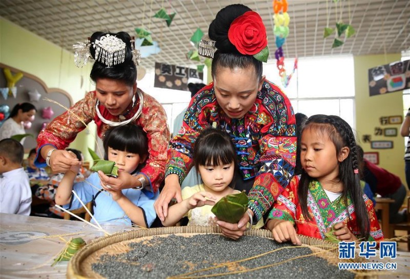 縫香囊、包粽子 各地居民品民俗迎端午