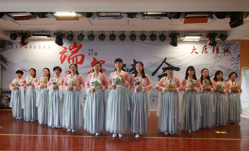 誦讀經(jīng)典 傳承弘揚(yáng)傳統(tǒng)文化--固鎮(zhèn)縣舉辦端午節(jié)詩(shī)會(huì)