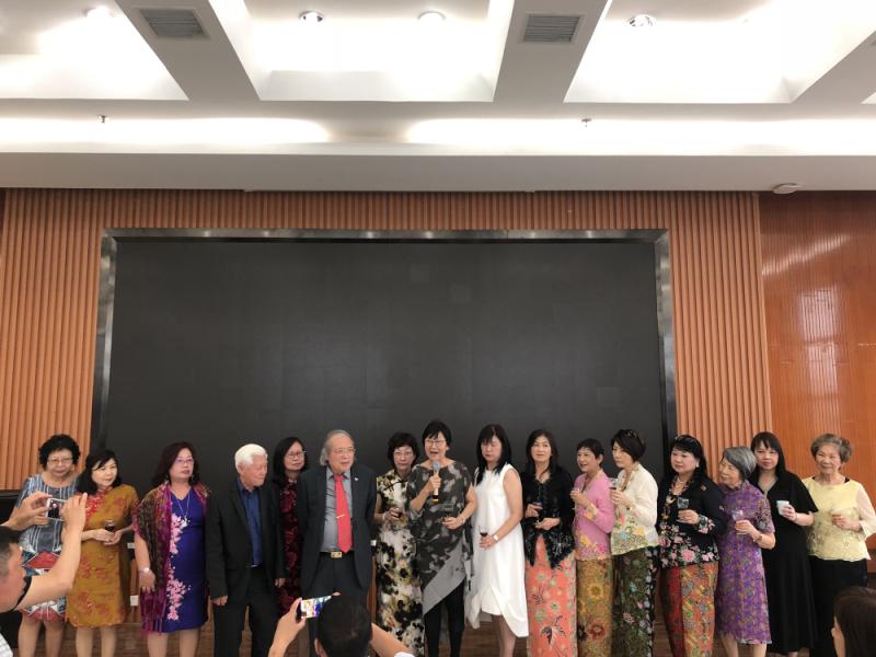 南洋之風--新加坡畫家梁振康畫展在內蒙古美術館舉辦