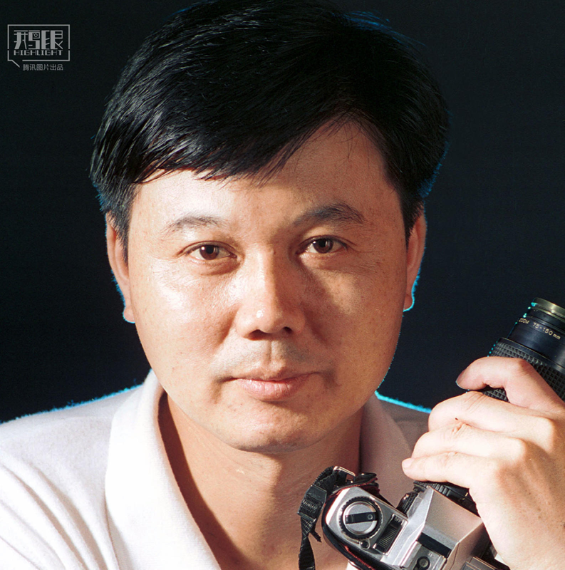 弄潮兒：35歲時，一張《大學(xué)生賣報》照片圓了我的攝影記者夢