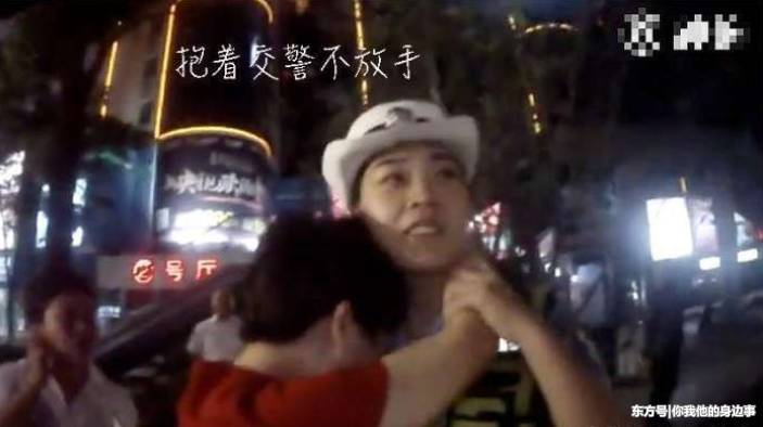 女子酒駕被查緊抱女交警大哭: 我求求你了! 我今天剛離婚! 女子酒駕被查緊抱女交警大哭: 我求求你了! 我今天剛離婚!