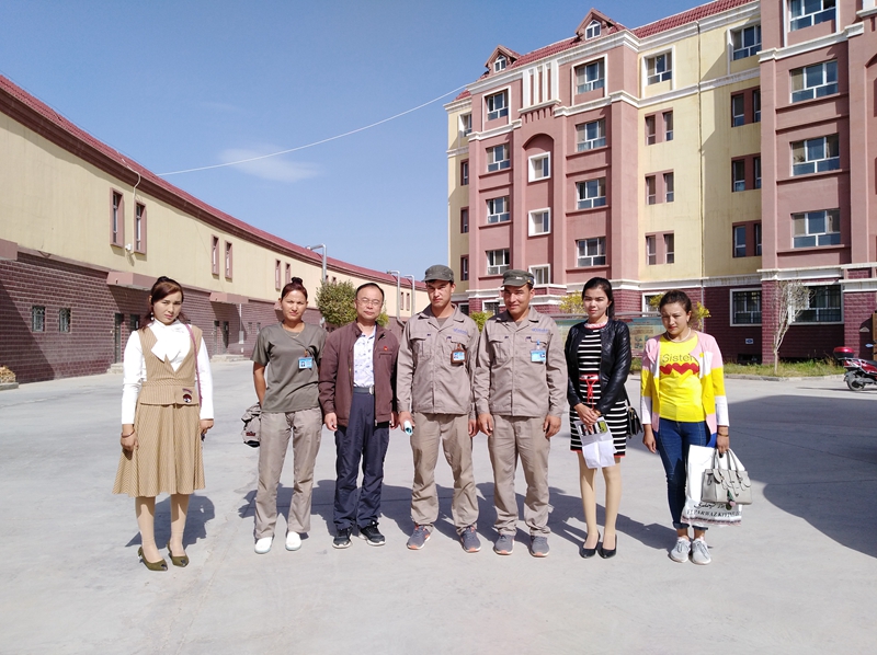 腳沾泥土溢芬芳　真情為民踐初心
