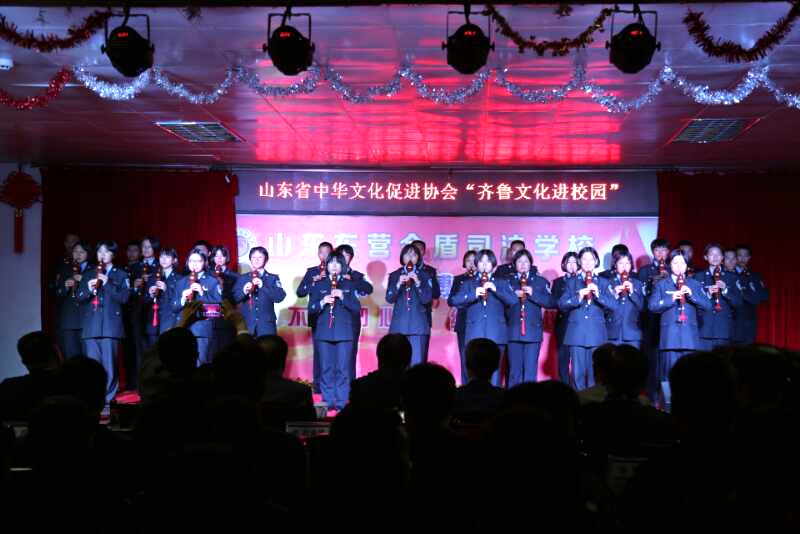 　　齊魯文化進(jìn)校園 金盾司法始新篇