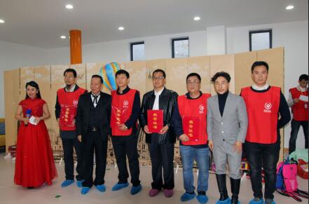 SSTV時(shí)尚電視 愛心100慈善萬里行走進(jìn)聾啞學(xué)校獻(xiàn)愛心