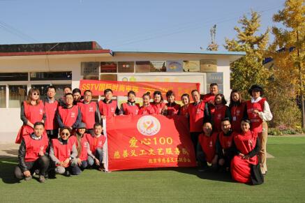 SSTV時(shí)尚電視 愛心100慈善萬里行走進(jìn)聾啞學(xué)校獻(xiàn)愛心