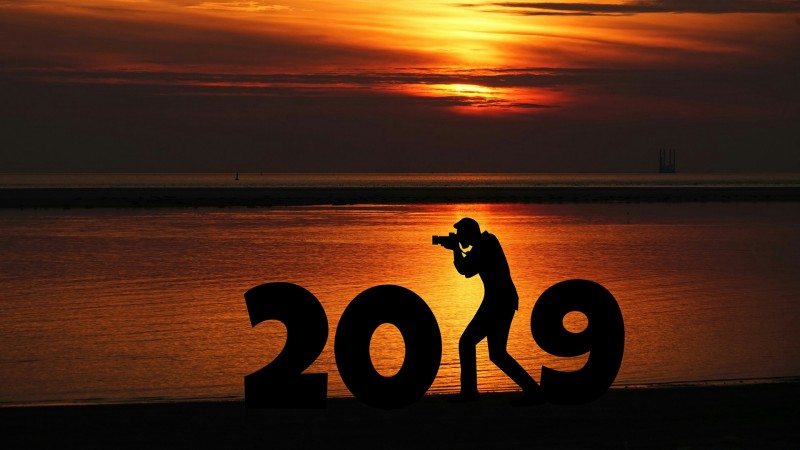 人民網(wǎng)評(píng)：2018-2019,歷史很近,世界很新,未來(lái)在咫尺