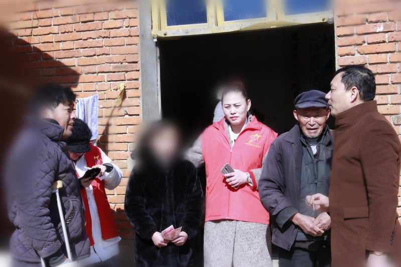 攜手共建公益讓愛(ài)灑滿人間一蚌埠商之都與舜心公益協(xié)會(huì)為貧困學(xué)童送爰心