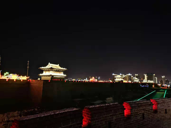 靳松彪手機拍圖——山西大同古城墻元宵節(jié)燈火  