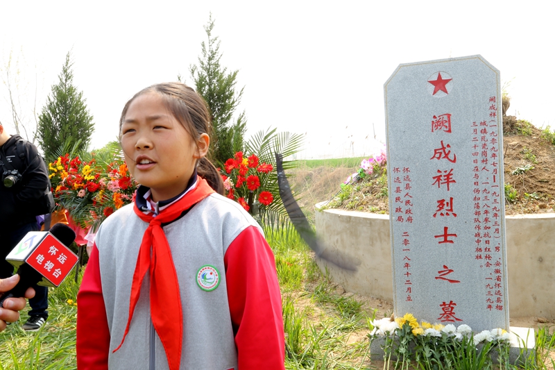 　不忘英雄本色 牢記革命傳統(tǒng)——懷遠(yuǎn)縣退役軍人事務(wù)局和榴城鎮(zhèn)舉辦抗日英烈揭碑祭奠活動(dòng)