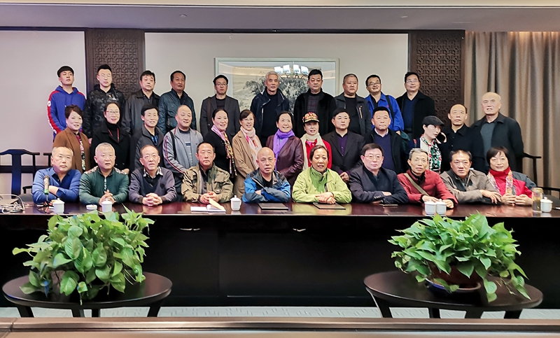 桃花節(jié)開(kāi)幕之際肥城市攝影家協(xié)會(huì)聘李偉光老師為協(xié)會(huì)名譽(yù)主席