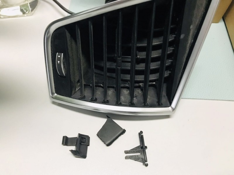 品牌汽車奧迪疑用劣質(zhì)塑料件