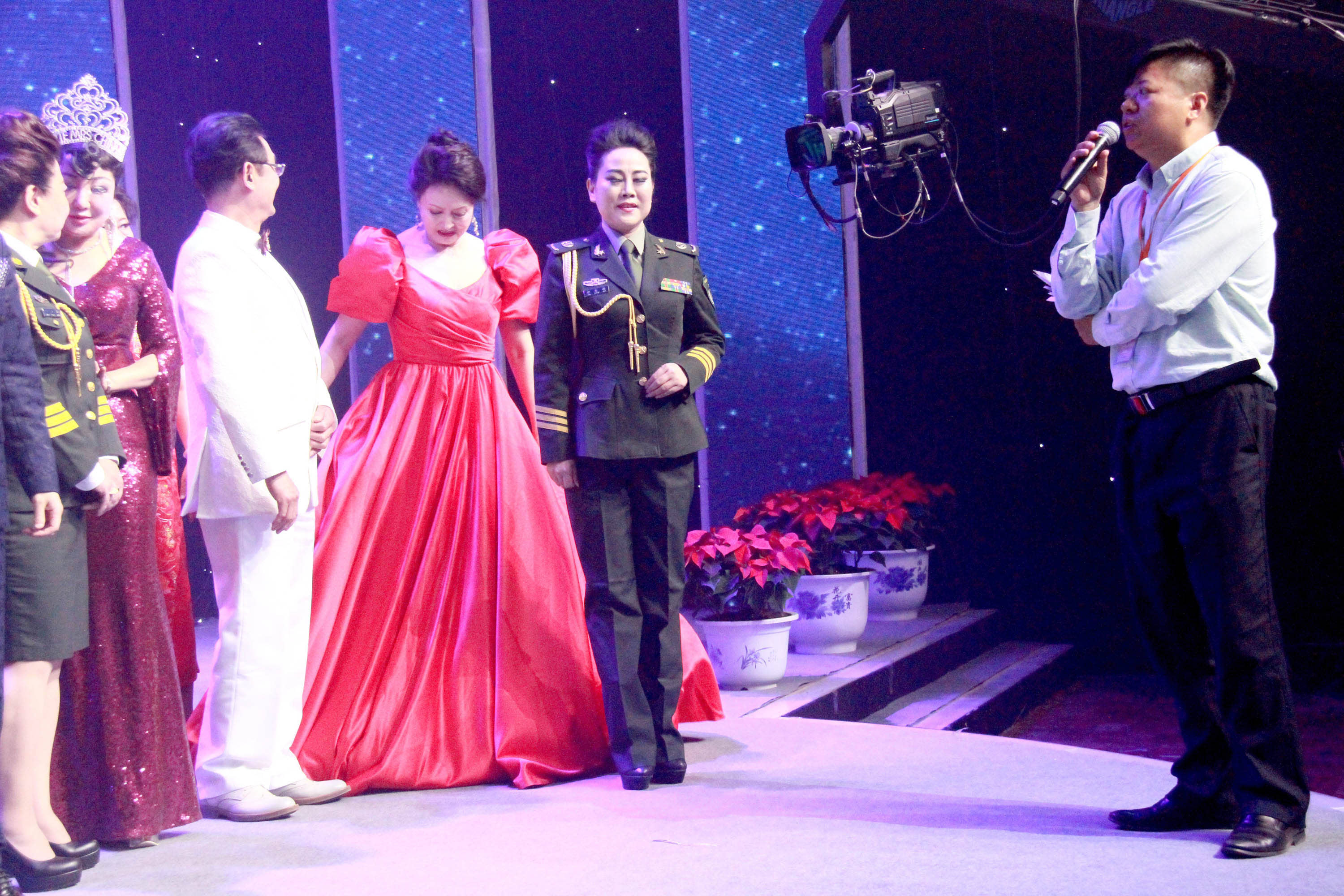 “明星大舞臺(tái)，歌唱新時(shí)代，踐行中國(guó)夢(mèng)”群星匯演亮相中央電視臺(tái)星光影視園