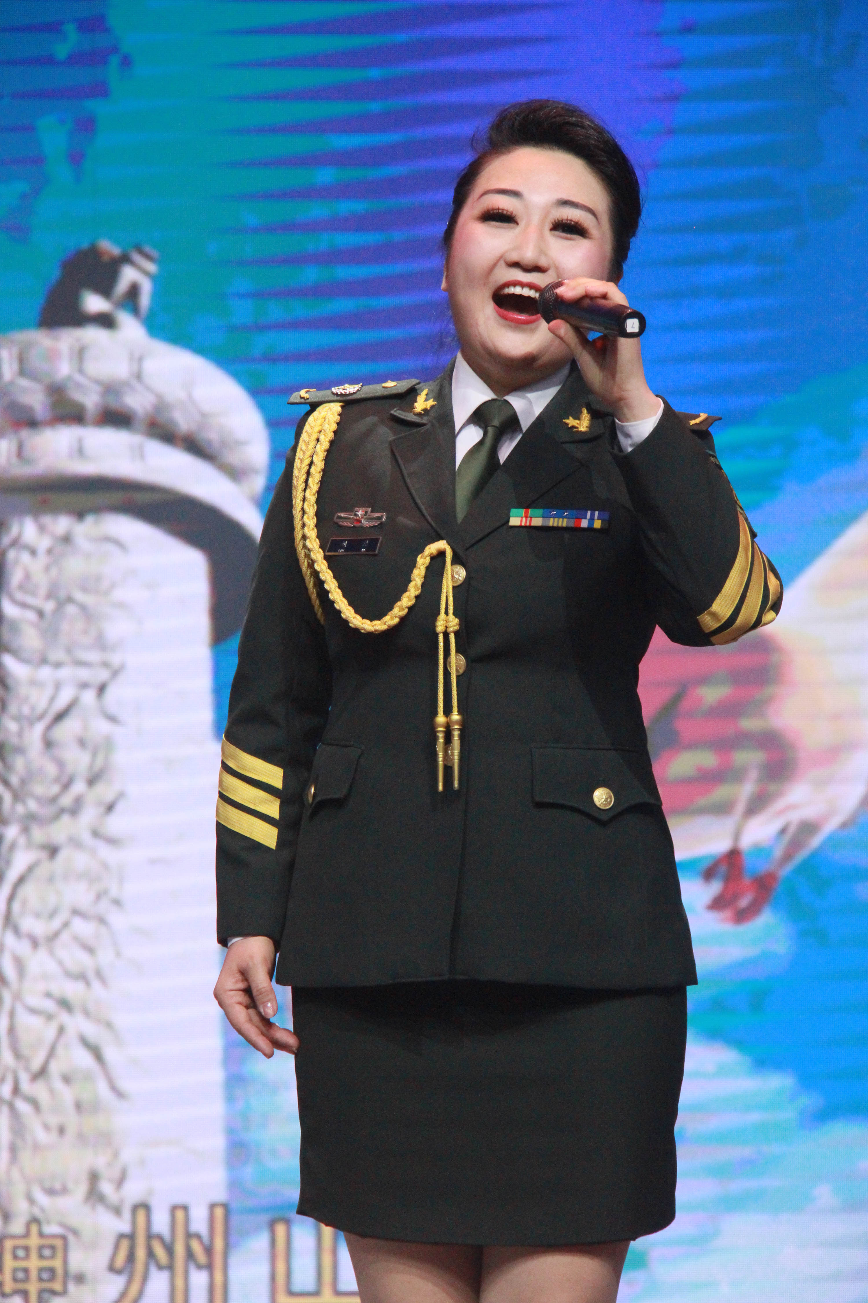 “明星大舞臺(tái)，歌唱新時(shí)代，踐行中國(guó)夢(mèng)”群星匯演亮相中央電視臺(tái)星光影視園