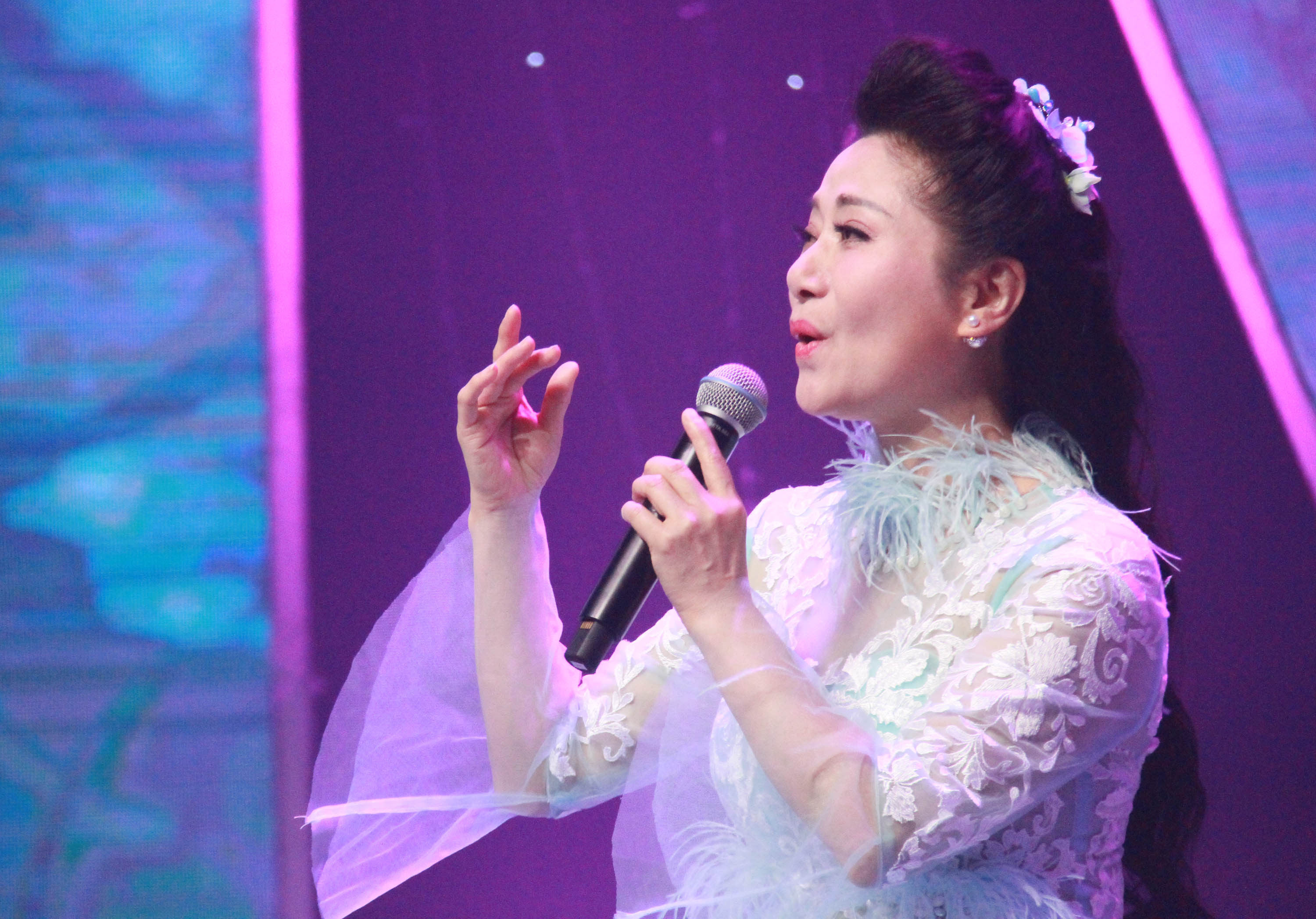 “明星大舞臺(tái)，歌唱新時(shí)代，踐行中國(guó)夢(mèng)”群星匯演亮相中央電視臺(tái)星光影視園