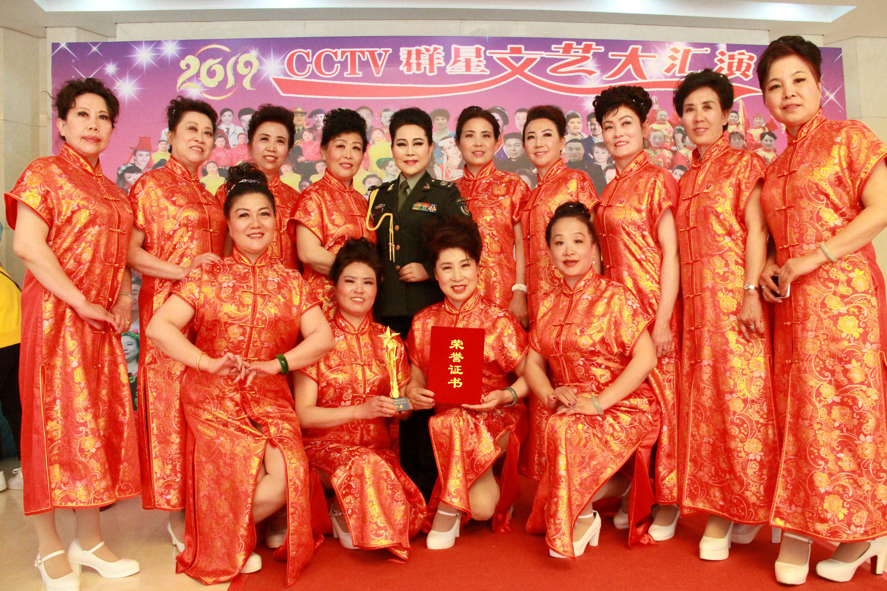 “明星大舞臺(tái)，歌唱新時(shí)代，踐行中國(guó)夢(mèng)”群星匯演亮相中央電視臺(tái)星光影視園