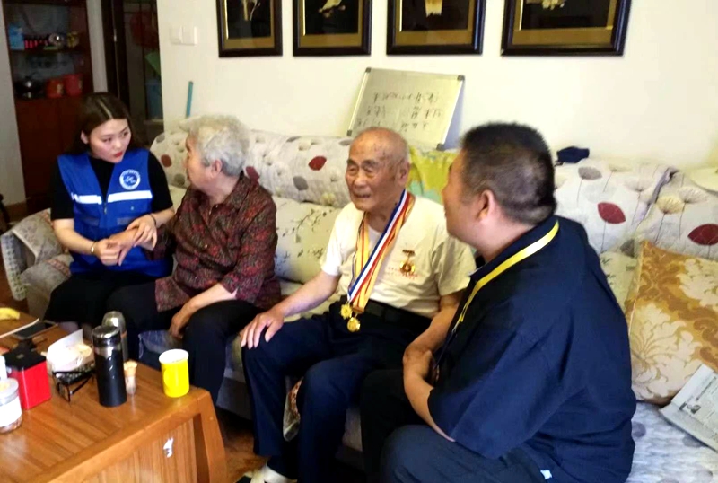 關愛老人 他是老兵 