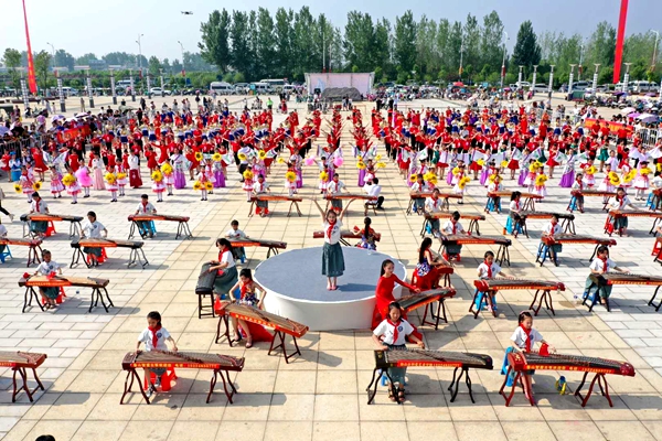 傳承屈原文化，弘揚(yáng)家國(guó)情懷--中國(guó)屈原文化傳承基地授牌儀式在河南魯山舉行