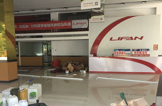 低價(jià)買車陷“套路貸”深坑 受害車主“腸子都悔青了”