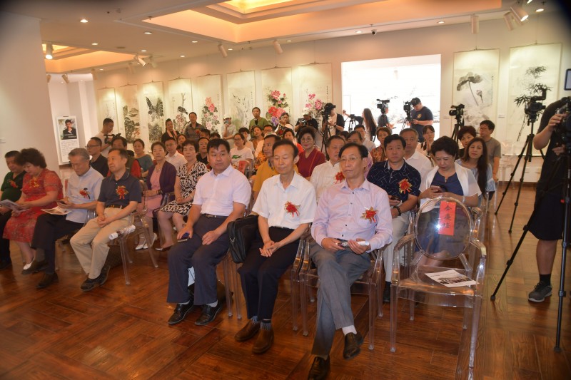 偉業(yè)千秋頌--張?jiān)坪熒鷷嬜髌氛刽呤胀絻x式在北京隆重舉行