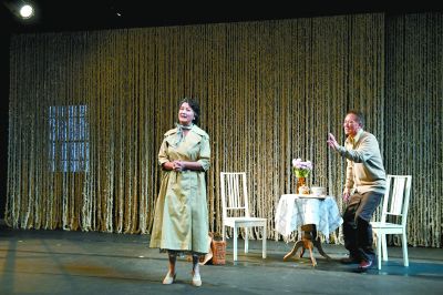 李幼斌、史蘭芽首次聯(lián)袂演話劇《老式喜劇》收獲掌聲