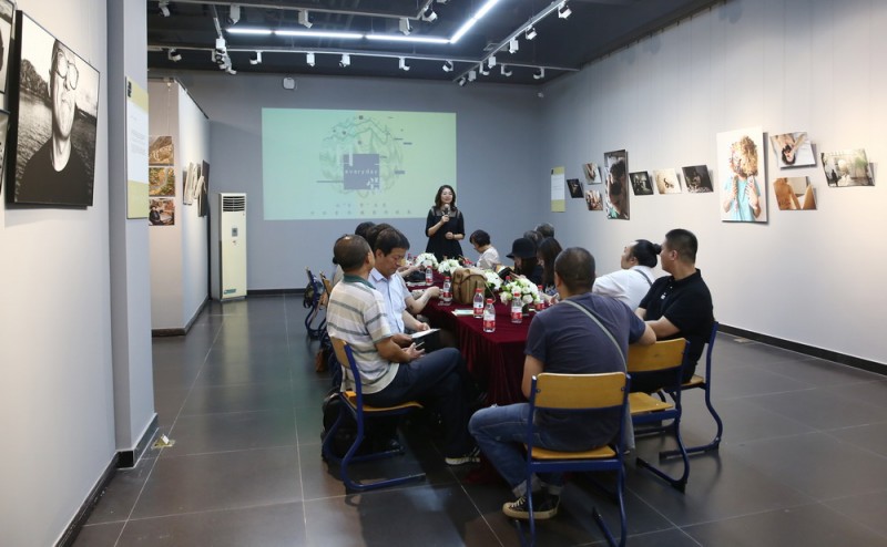 “日?！薄型馇嗄陻z影師聯(lián)展在京開展