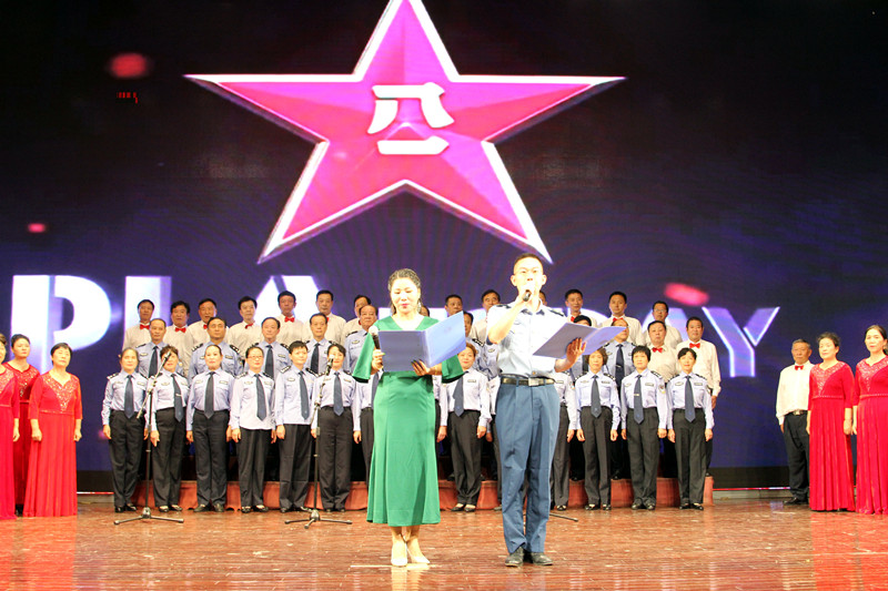 擁軍愛(ài)軍進(jìn)軍營(yíng) 軍警民攜手向前進(jìn)