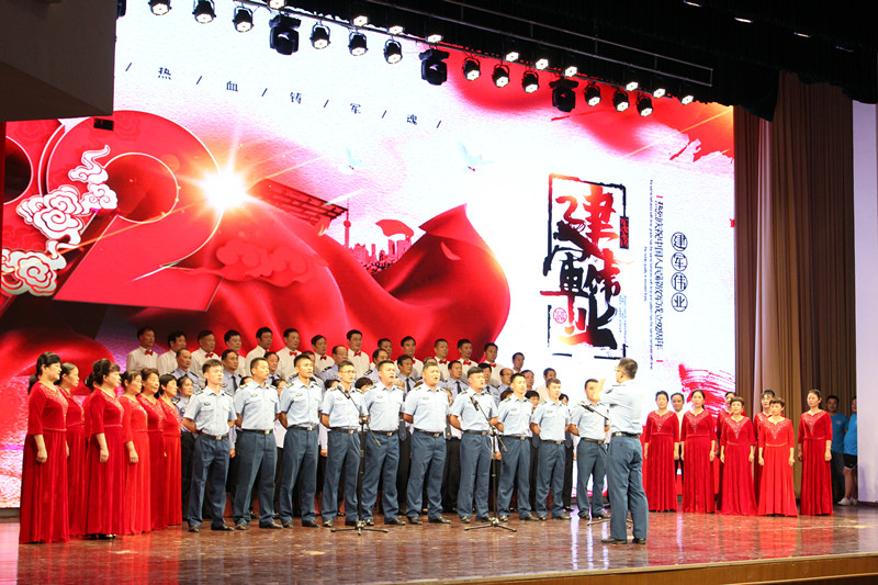 擁軍愛(ài)軍進(jìn)軍營(yíng) 軍警民攜手向前進(jìn)