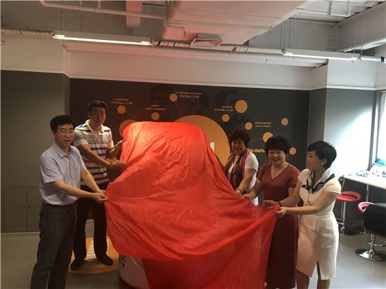 鏗鏘玫瑰攜手科技 助力中國(guó)橄欖球事業(yè)發(fā)展暨全球首例微高壓氧艙捐贈(zèng)儀式及高端研討會(huì)在京舉辦