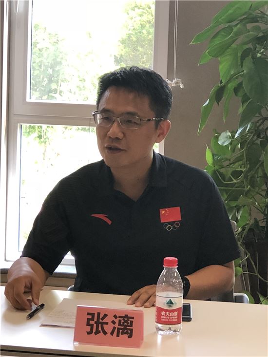 鏗鏘玫瑰攜手科技 助力中國(guó)橄欖球事業(yè)發(fā)展暨全球首例微高壓氧艙捐贈(zèng)儀式及高端研討會(huì)在京舉辦