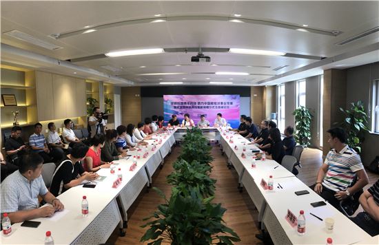 鏗鏘玫瑰攜手科技 助力中國(guó)橄欖球事業(yè)發(fā)展暨全球首例微高壓氧艙捐贈(zèng)儀式及高端研討會(huì)在京舉辦