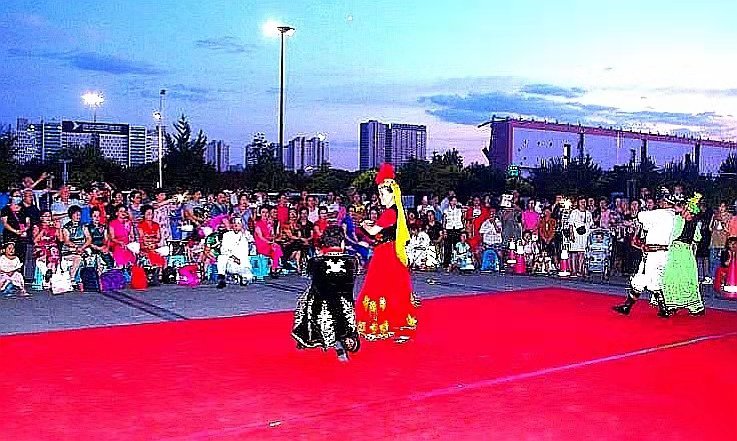 慶祝建國70華誕燕郊老年大學(xué) 聯(lián)誼演出走進(jìn)東貿(mào)社區(qū)