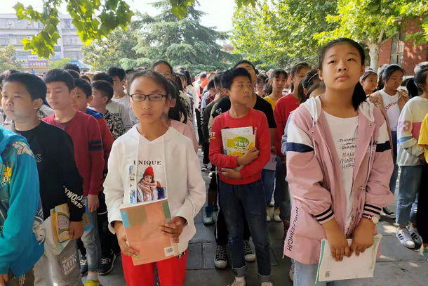 鄒城四中南校區(qū)開展防空襲應(yīng)急疏散安全演練活動