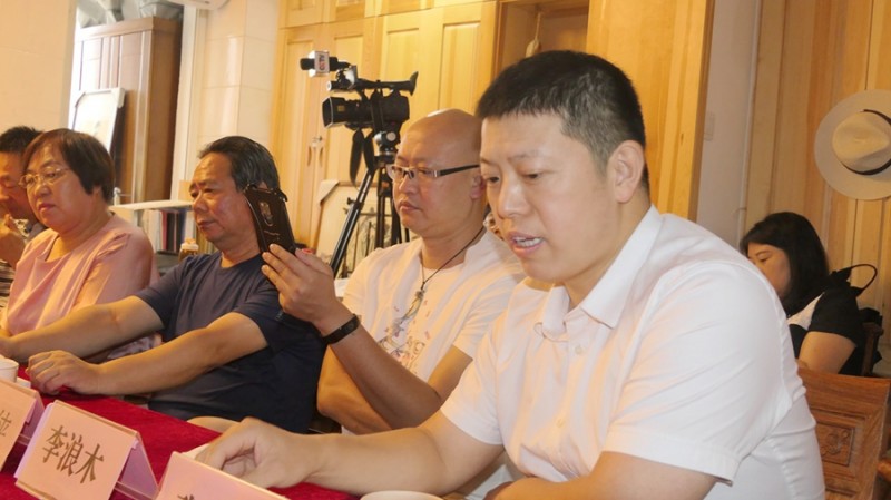 蔡文靜長篇小說《戲說銀行故事》、劇本《陽光正燦爛》座談會在京舉辦