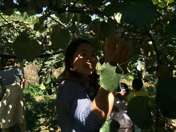 安徽太湖縣春草愛心聯(lián)盟慈善協(xié)會會員走進(jìn)金夢灣生態(tài)農(nóng)莊
