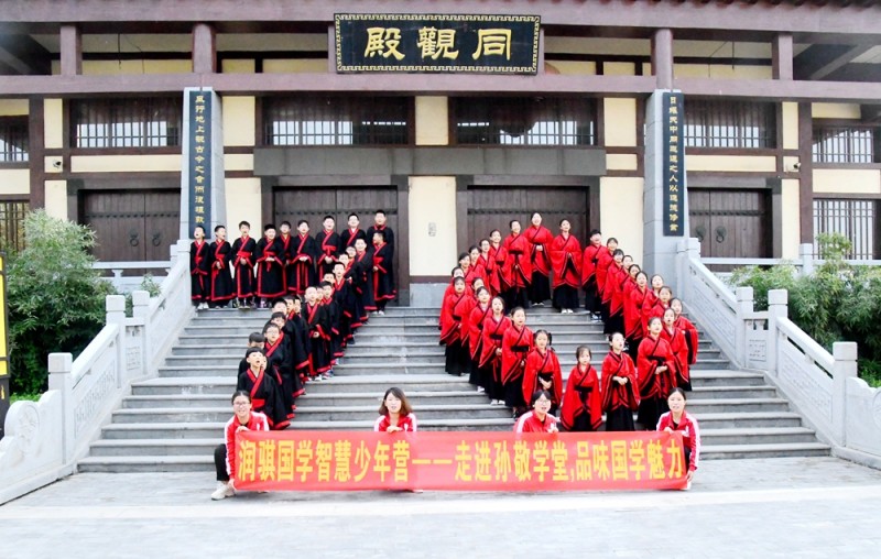  中聯(lián)潤(rùn)智騏航教育組織潤(rùn)騏國(guó)學(xué)研修體驗(yàn)營(yíng)，獻(xiàn)禮祖國(guó)70華誕