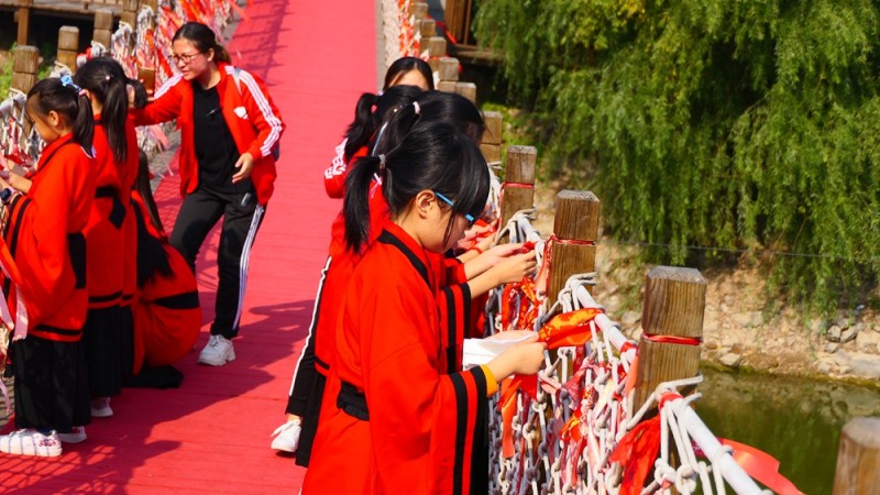  中聯(lián)潤(rùn)智騏航教育組織潤(rùn)騏國(guó)學(xué)研修體驗(yàn)營(yíng)，獻(xiàn)禮祖國(guó)70華誕