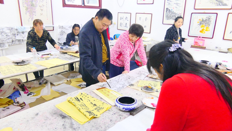 書畫家葉長福辦農民書畫夜校三年多, 義務為村民教授書畫課