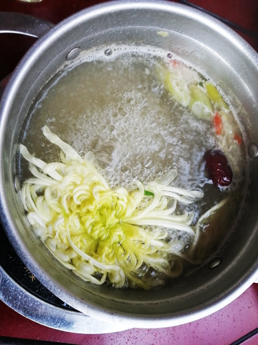 體驗第十一屆平谷·西柏店菊花美食文化節(jié)