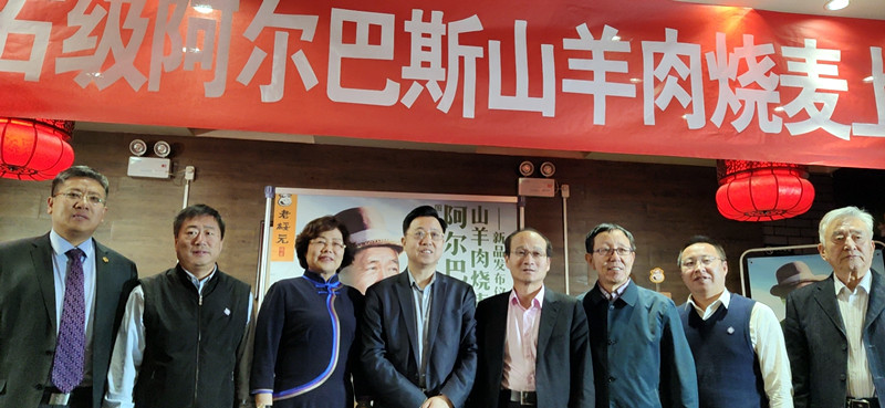 京呼高鐵通車?yán)辖椩I(xiàn)禮產(chǎn)品:阿爾巴斯山羊肉燒麥上市