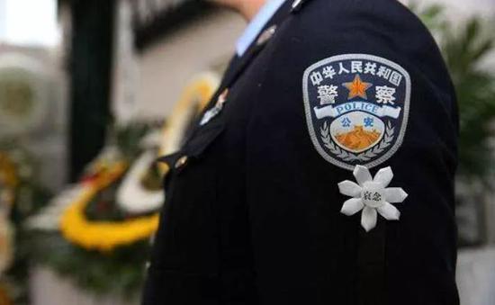 一壺清酒悼英魂！11天8位警察犧牲在疫情防控一線