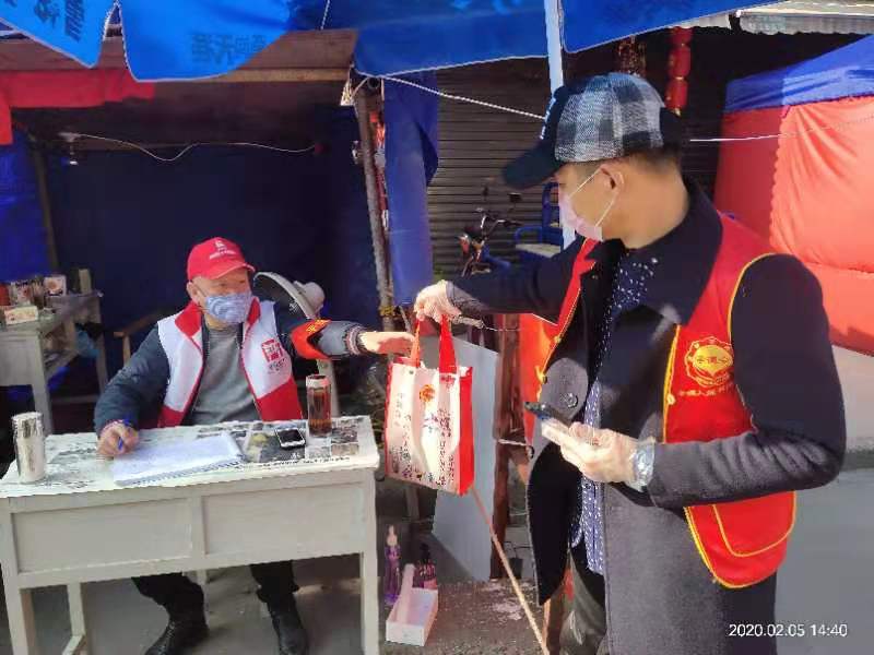 愛心滿滿 大愛無疆 ——劉桂芳的愛心慈善在這里上演