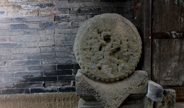 陜北有個縣城保留著五六十個窯洞四合院，百姓世代安居百年古窯洞