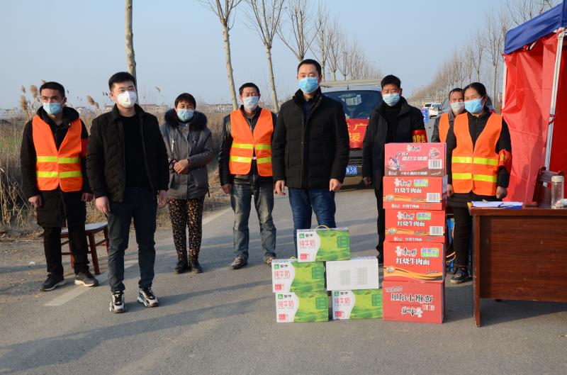 同心同德、阻擊疫情—潁上縣天外天廣告裝飾公司為疫情防控一線捐贈(zèng)愛心物資