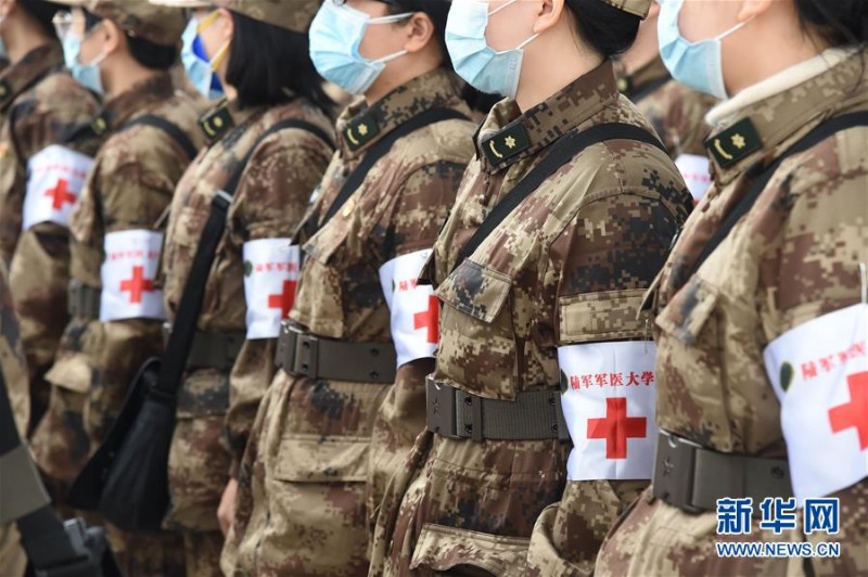 空軍出動(dòng)3型11架運(yùn)輸機(jī)多地同步向武漢空運(yùn)醫(yī)療隊(duì)員