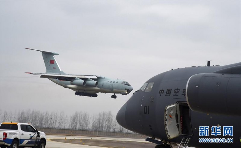 空軍出動(dòng)3型11架運(yùn)輸機(jī)多地同步向武漢空運(yùn)醫(yī)療隊(duì)員