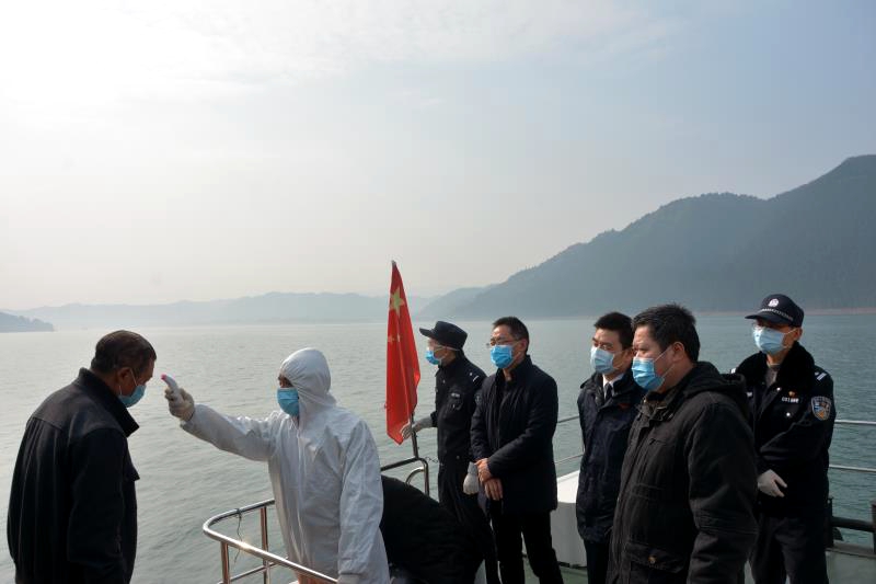 長航公安聯(lián)合多部門巡查，筑牢水路通道疫情防線