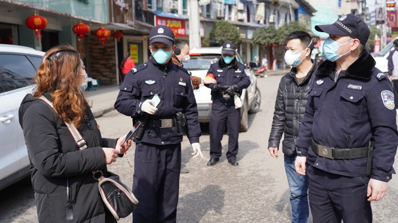 四川劍閣抗疫一線守護的戰(zhàn)士們